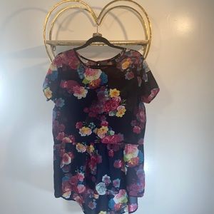 Forever 21 Hi-Lo top size Large